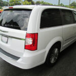 2015 Chrysler Town & Country Touring full