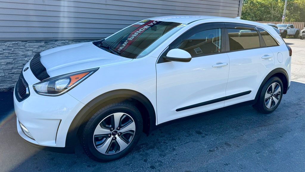 2017 Kia Niro heated seats – backup camera