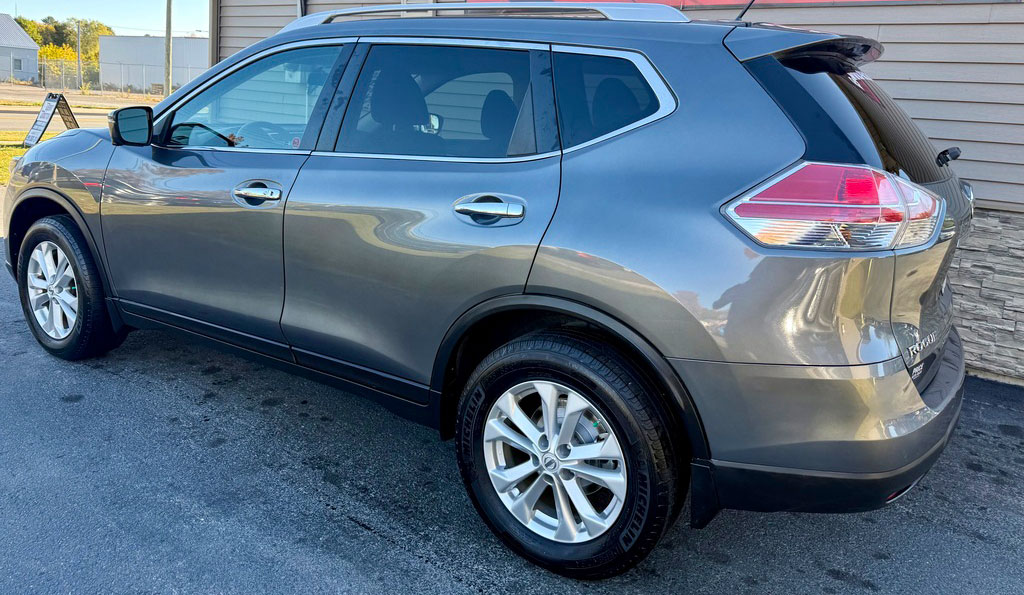 2014 Nissan Rogue AWD SV – HEATED SEATS – NAV – SUNROOF – BACKUP CAM - Image 3