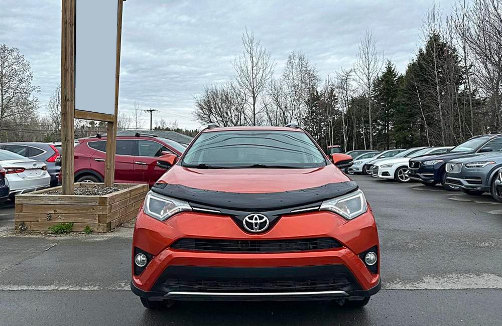 2016 Toyota RAV4 AWD 4dr XLE