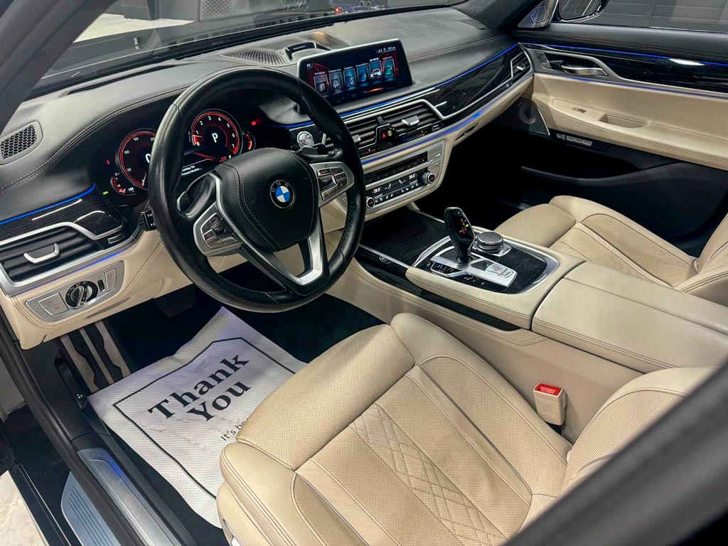 2016 BMW 750i - Image 4