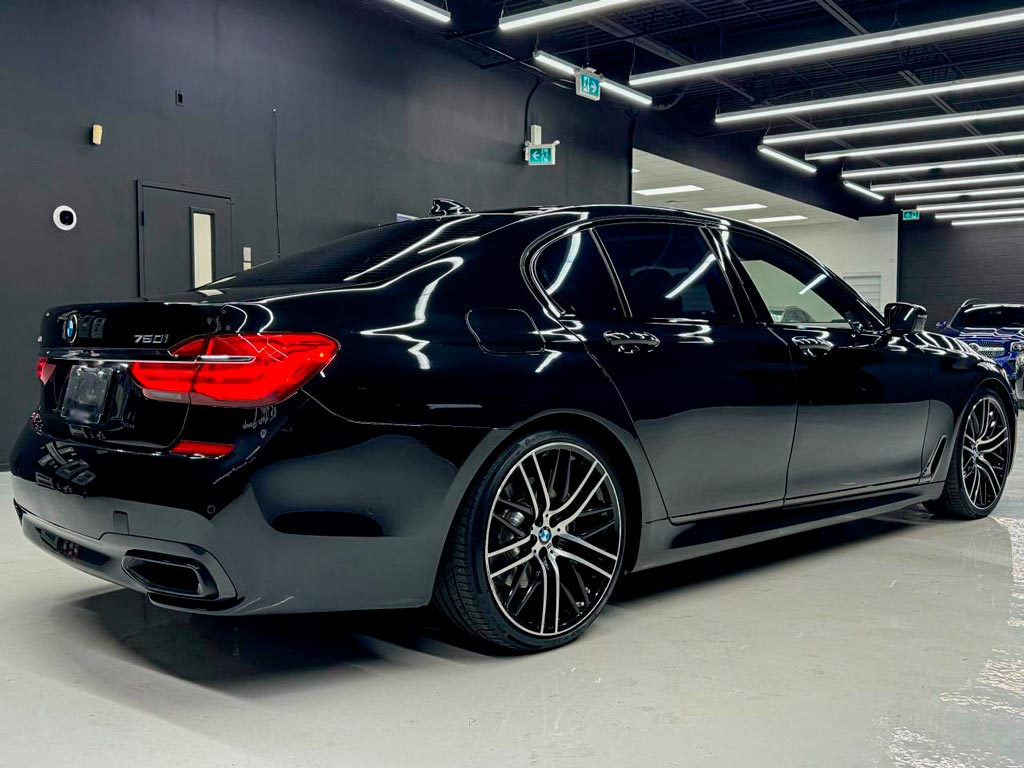 2016 BMW 750i - Image 2