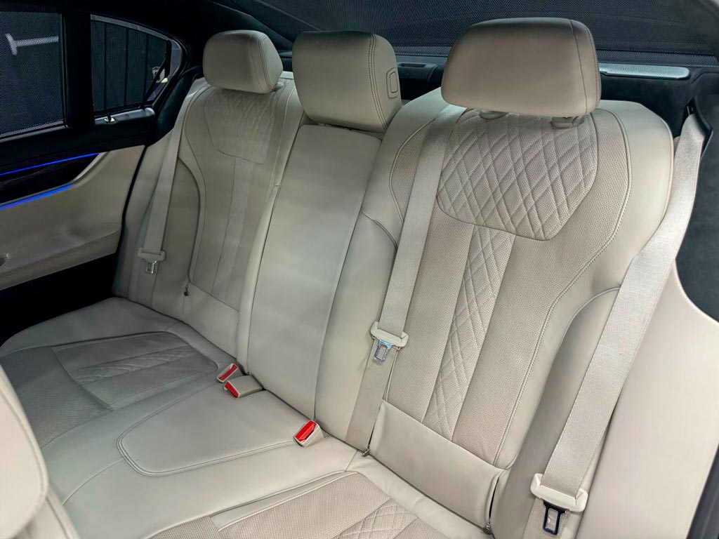 2016 BMW 750i - Image 6