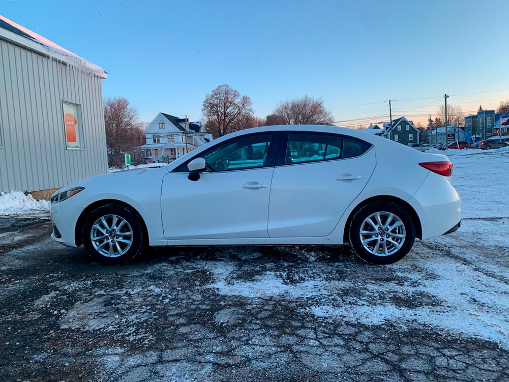 2016 Mazda Mazda3 GS - Image 2