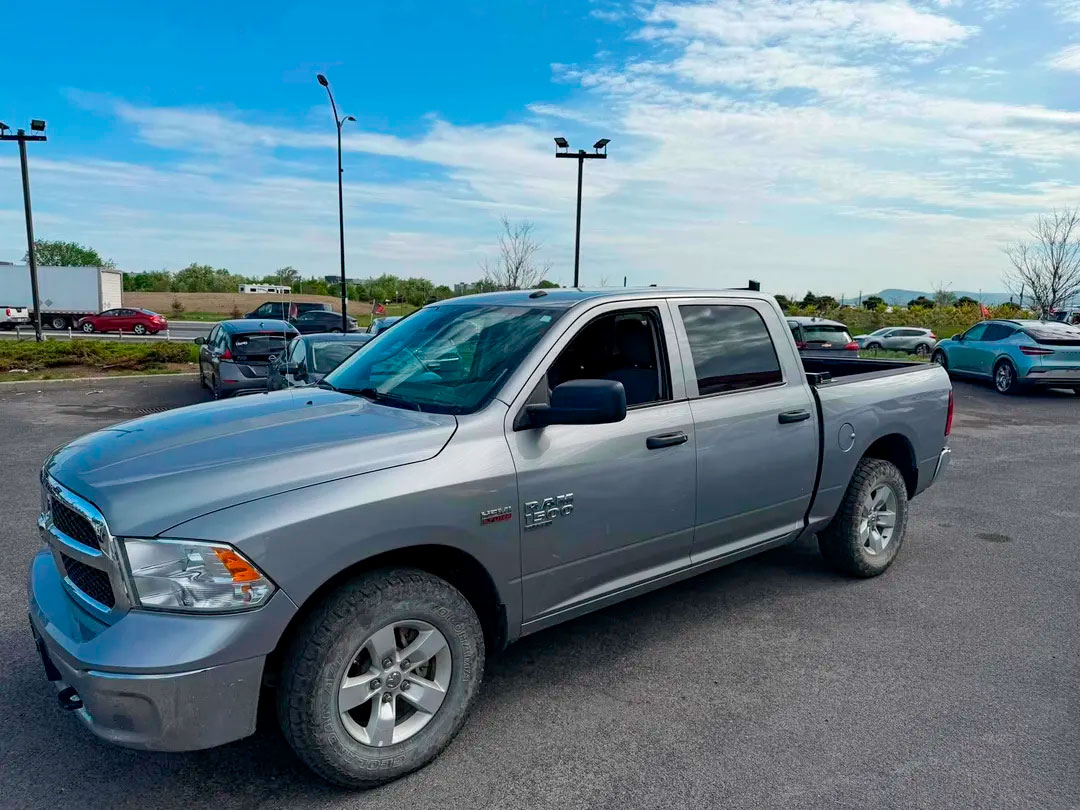 2023 Ram 1500 Classic SLT 4×4